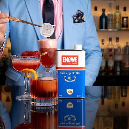 London Marriott Hotel Canary Wharf Ngoại thất bức ảnh Engine Gin