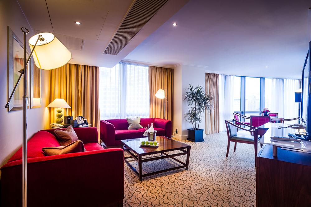 London Marriott Hotel Canary Wharf Ngoại thất bức ảnh Suite at the Radisson Blu Royal
