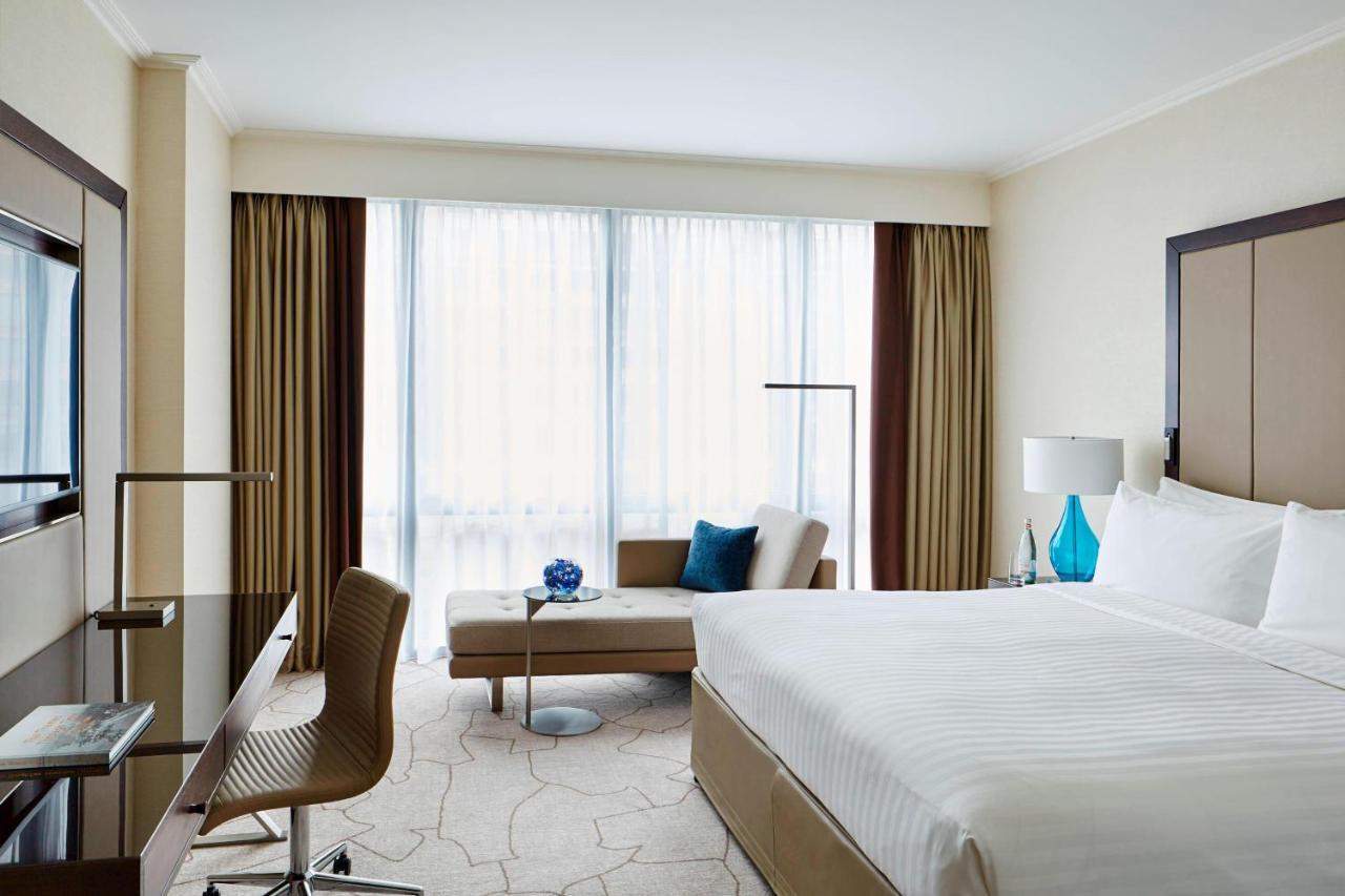 London Marriott Hotel Canary Wharf Ngoại thất bức ảnh A guest room at the Westin Palace, Madrid