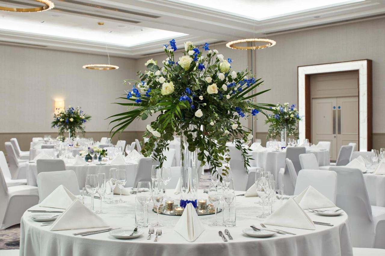 London Marriott Hotel Canary Wharf Ngoại thất bức ảnh The ballroom at The Dorchester