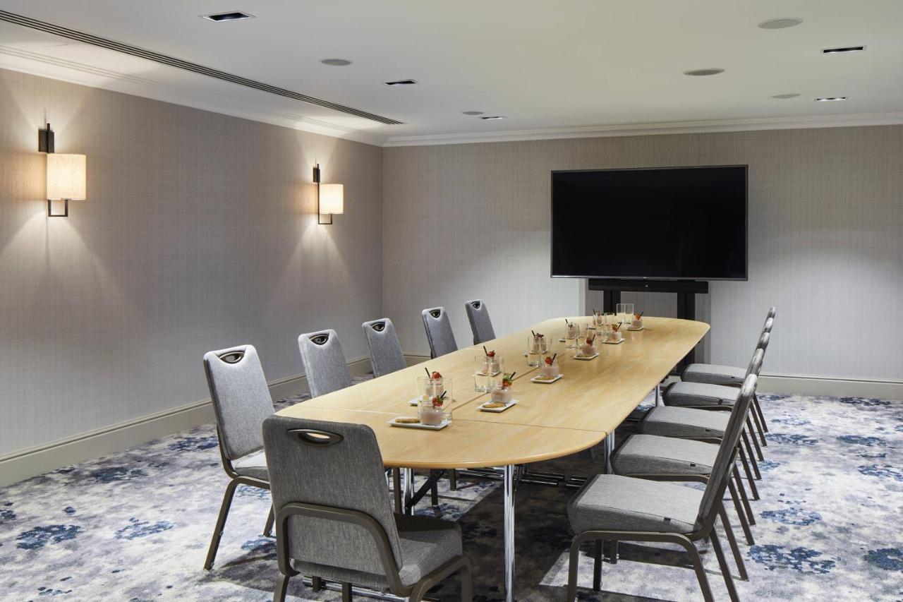 London Marriott Hotel Canary Wharf Ngoại thất bức ảnh A meeting room at the hotel