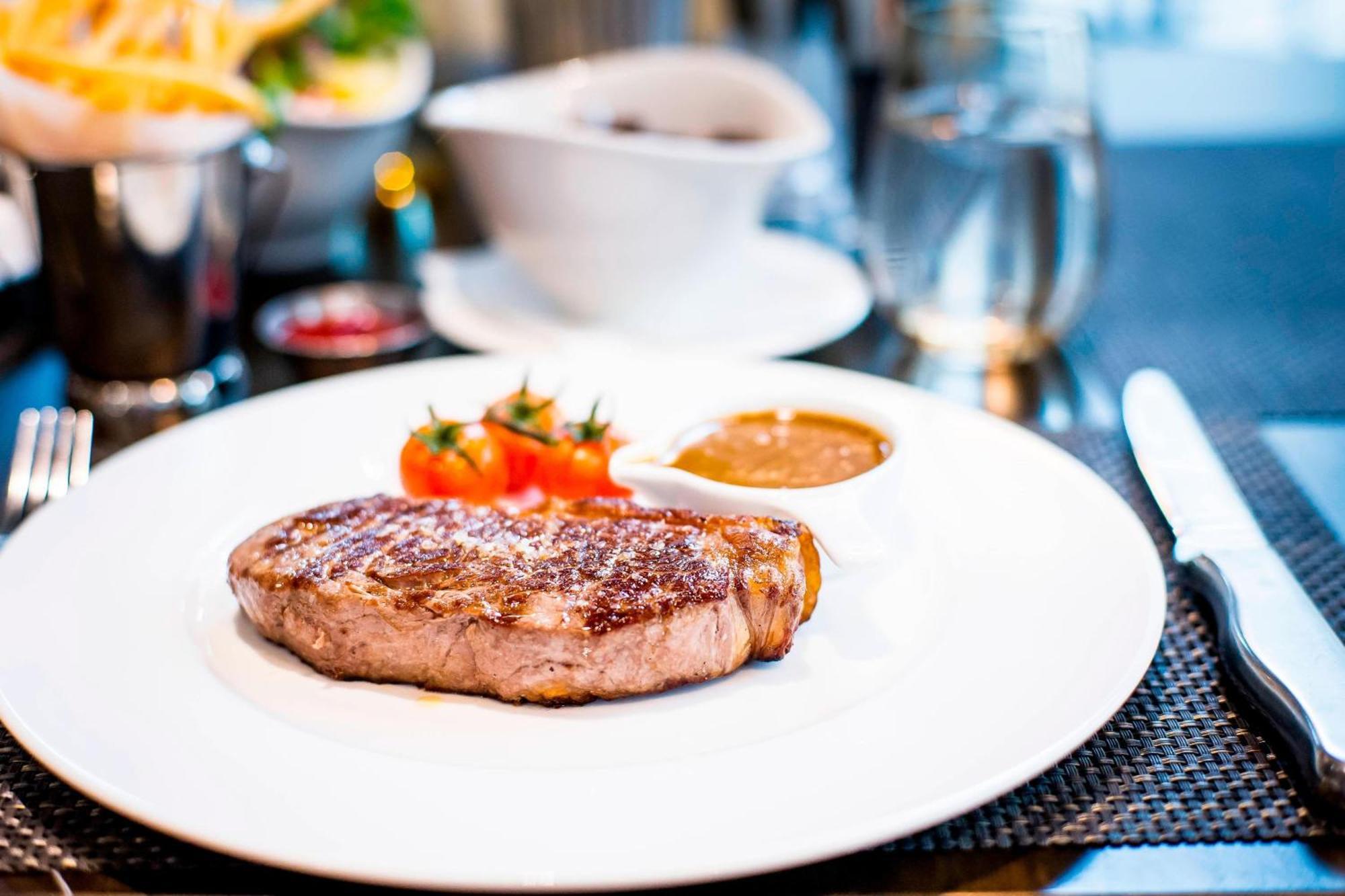 London Marriott Hotel Canary Wharf Ngoại thất bức ảnh A steak prepared in the French style