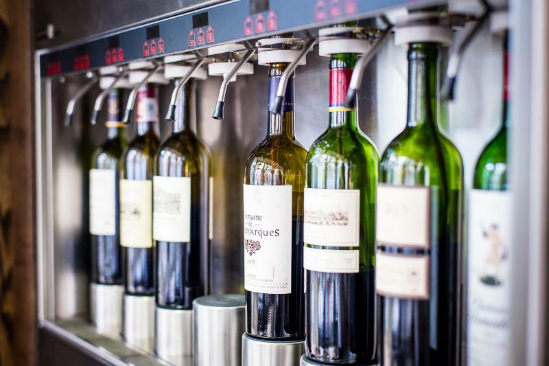 London Marriott Hotel Canary Wharf Ngoại thất bức ảnh Wine dispensing machine